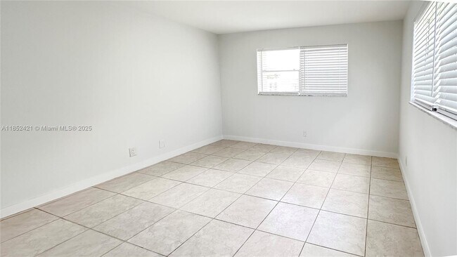 Building Photo - 8040 N Colony Cir