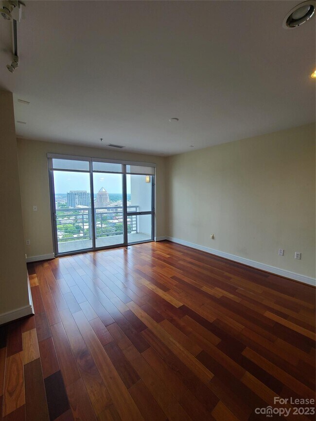 Building Photo - 333 W Trade St