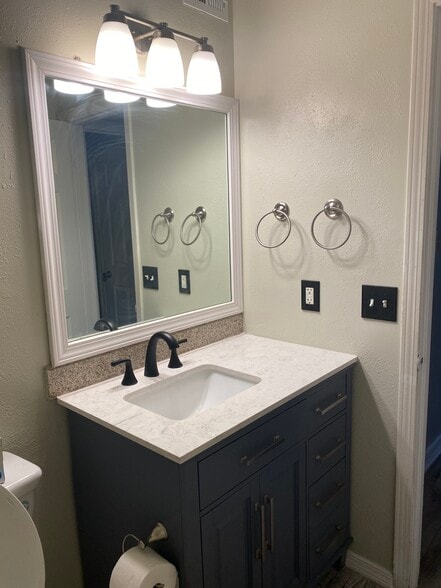 Bathroom - 3850 Creighton Rd