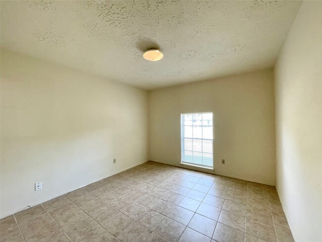 Building Photo - 4502 Mossygate Dr