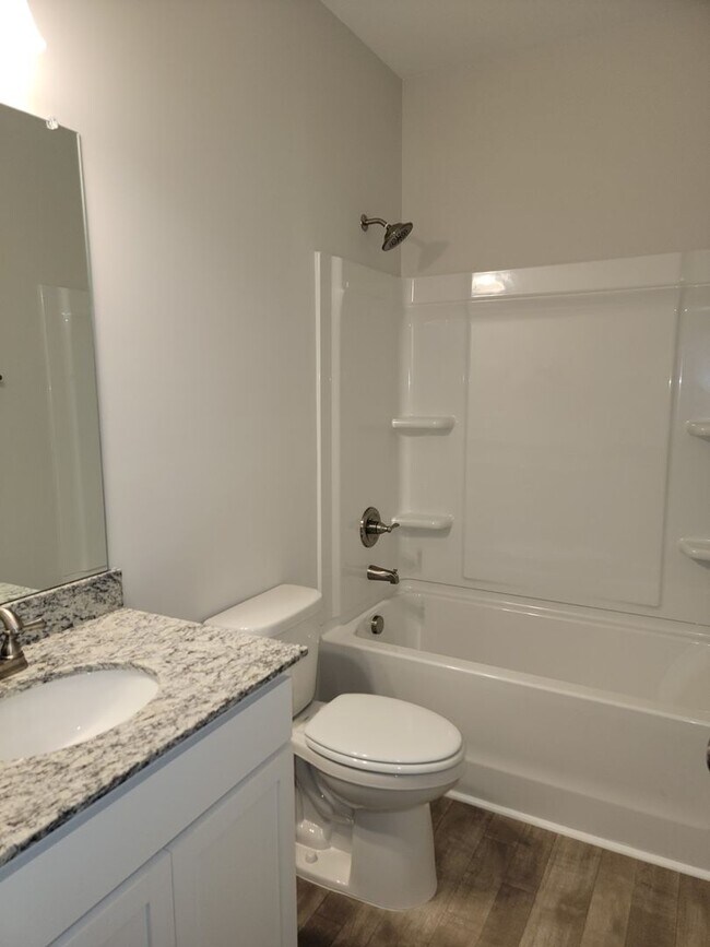 Building Photo - 324 Young Town Cir