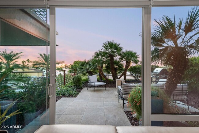 Building Photo - 7167 E Rancho Vista Dr