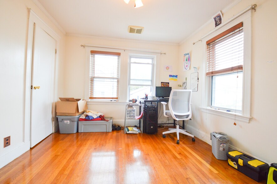 Building Photo - 22 Cresthill Rd