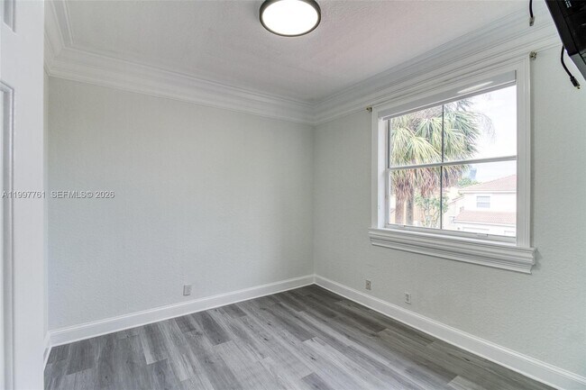 Building Photo - 5363 SW 38th Ave