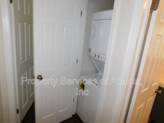 Building Photo - 482 Hyde Dr NE