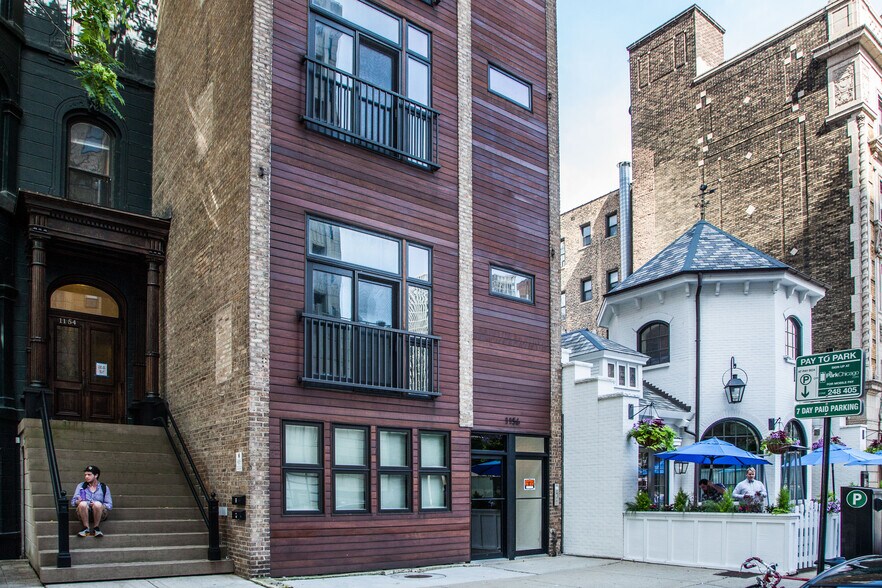 Primary Photo - 1154 N Dearborn St