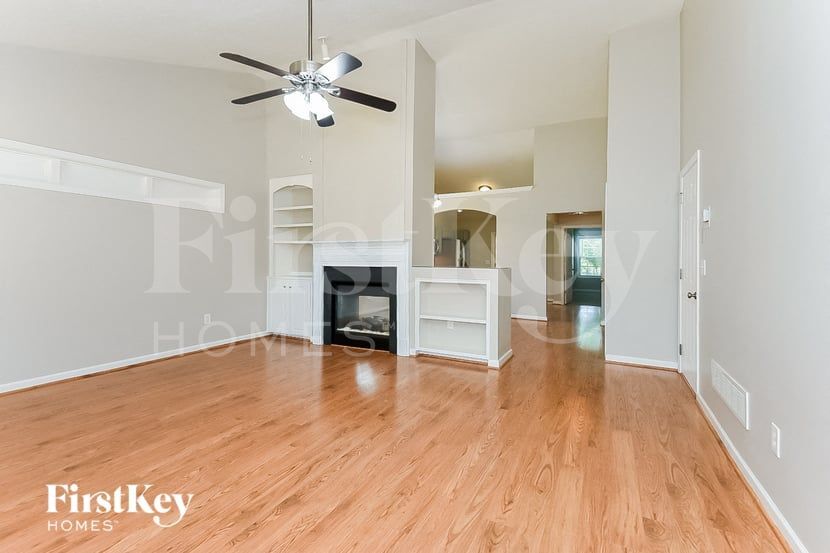Building Photo - 307 White Oak Way