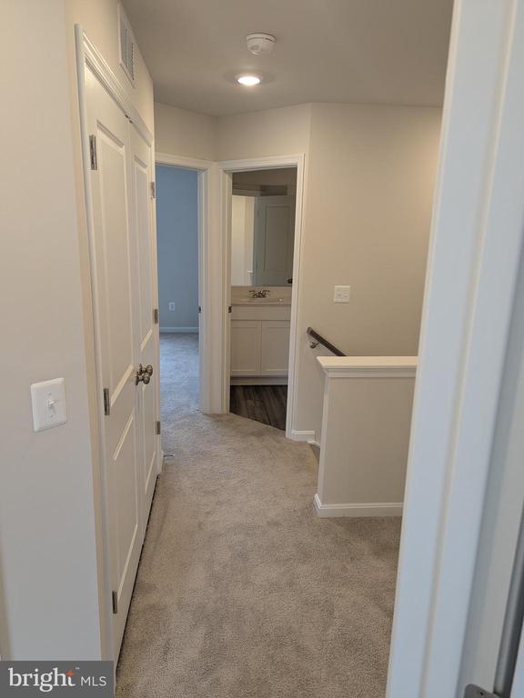 Building Photo - 513 Seeback Dr