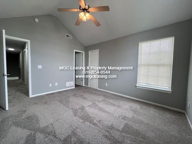 Building Photo - TIMBERS EAST TOWNHOME READY FOR YOUR JUNE MOVE IN!!