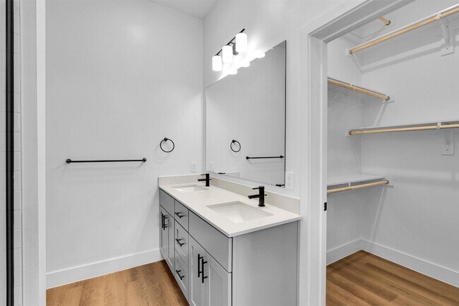 Building Photo - 1356 Provident Dr