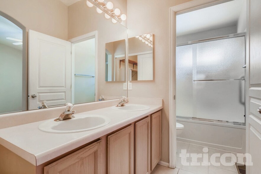 Building Photo - 633 Golden Eagle Dr