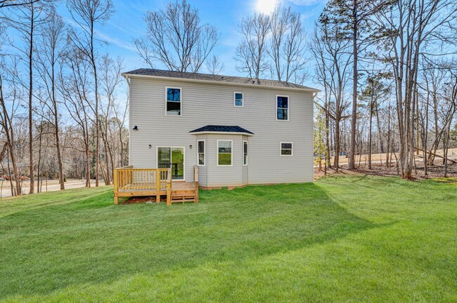 Building Photo - Stunning 4 Bedroom Home in Laurens