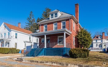 Building Photo - Beautiful Brick 2 -Story