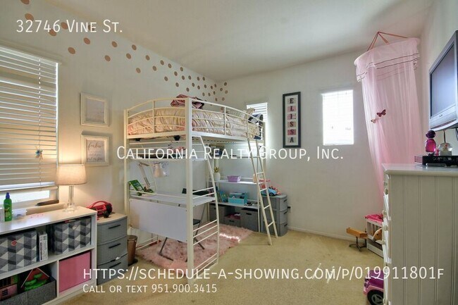 Building Photo - 32746 Vine St