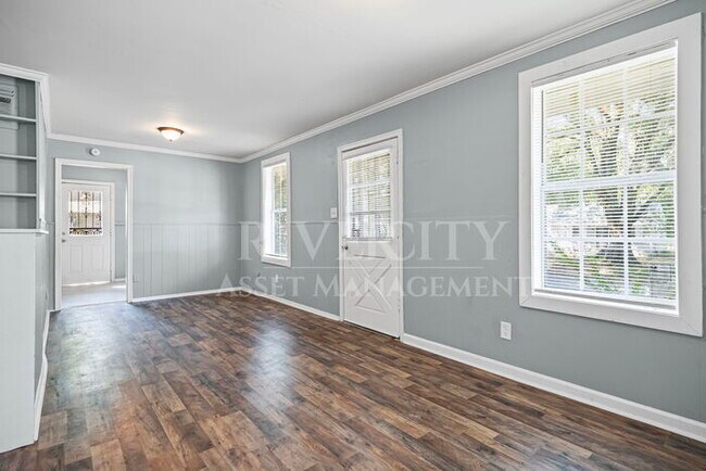 Building Photo - Beautiful Home Located In 38127 !! Section...