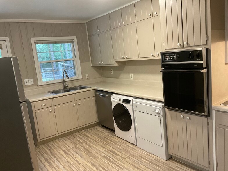 Kitchen - 1671 Glenwyck Pl