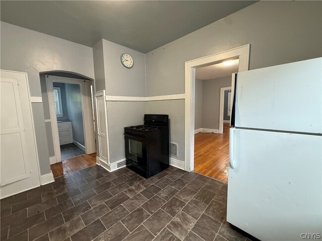 Building Photo - 526 Boyden St