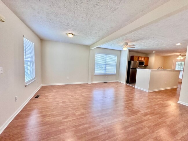 Building Photo - Wonderful 3 Bedroom 2 Bath Home Now Available!