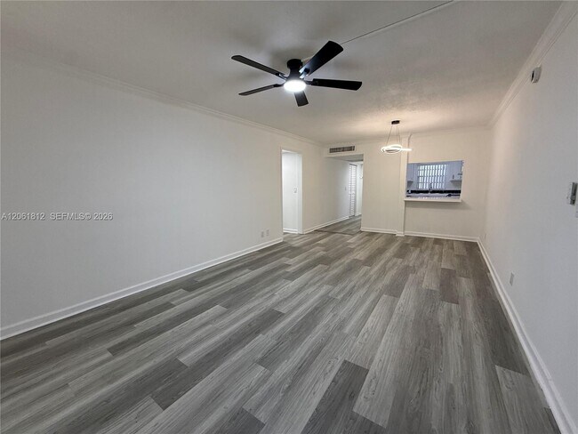 Building Photo - 9440 Live Oak Pl