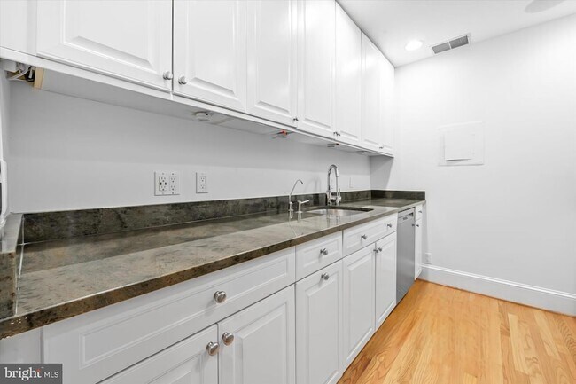 Building Photo - 1830 17th St NW