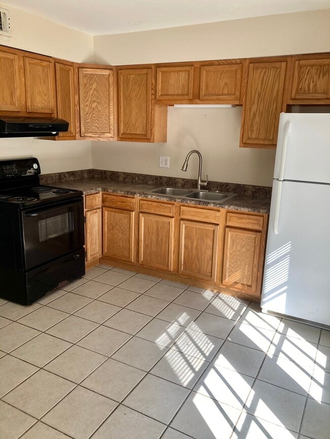 Building Photo - Beautiful 2/1.5 townhouse in Long Beach, MS