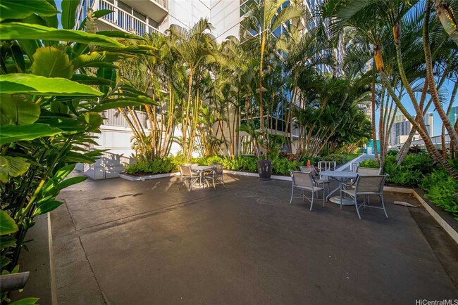 Building Photo - Furnished 2bd/2ba in the Heart of Kaka'ako