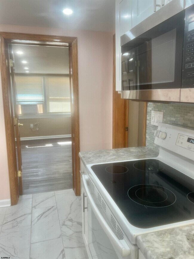 Building Photo - 7 S Laclede Pl