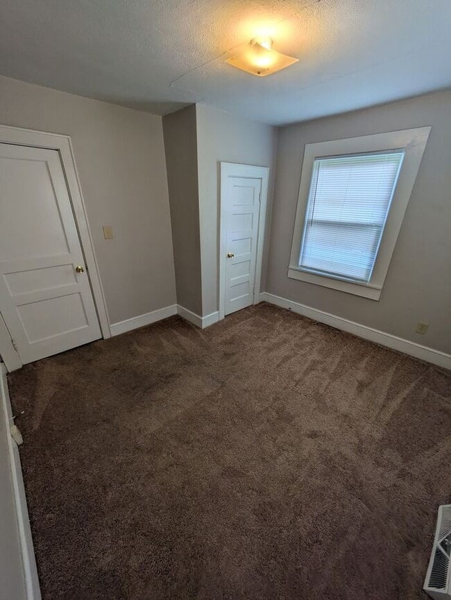 Building Photo - 3BD/2BA Home in Hickory