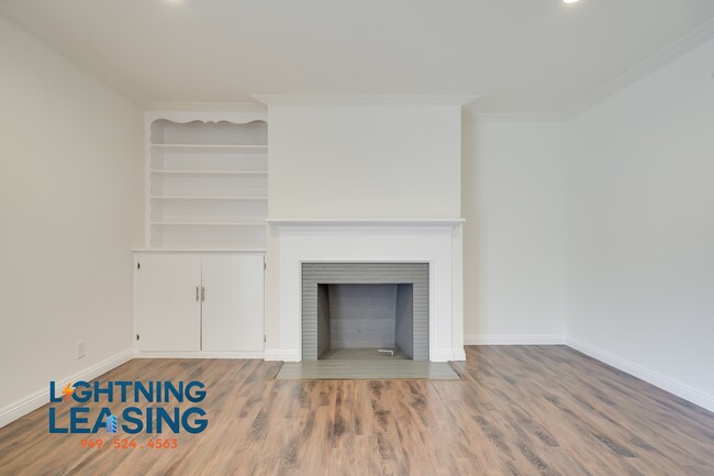 Building Photo - 1625 Normandie-22D
