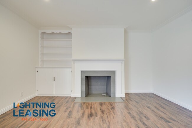 Building Photo - 1629 Normandie-2D