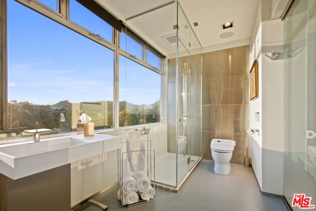 Building Photo - 9416 Beverlycrest Dr