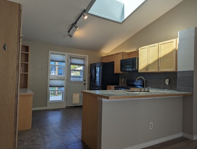 Building Photo - NW Longmont ranch home!