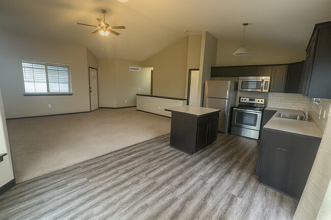 Building Photo - 2110/12 E Cedar Tree St