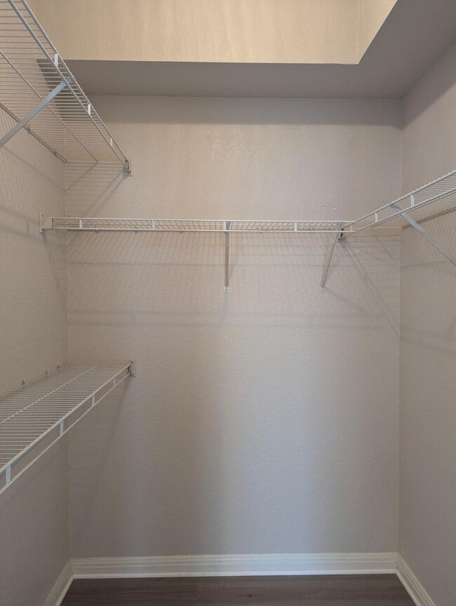 Building Photo - Spacious, bright 1x1 768 square feet! New flooring throughout, full size washer/dryer & balconette!