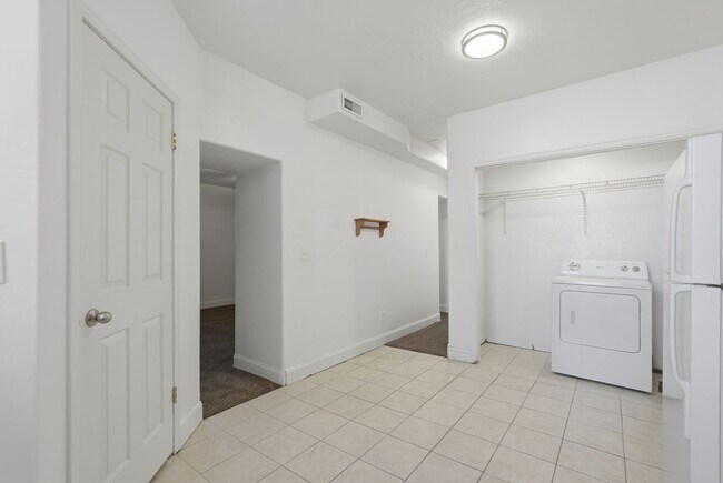 Building Photo - 541 27th St