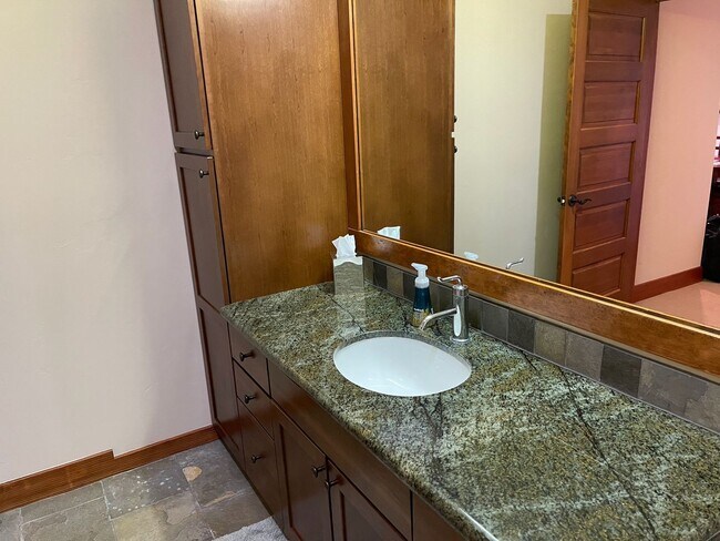 Building Photo - Luxury Mountain Residence — Premier 6-Month Winter Lease Near Canyon Lodge