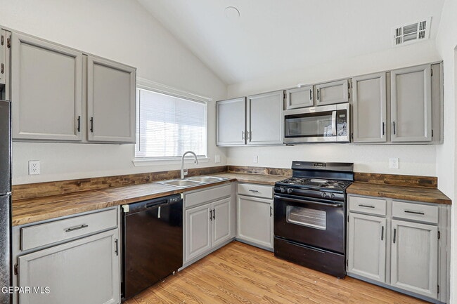 Building Photo - 3429 Risner Pl