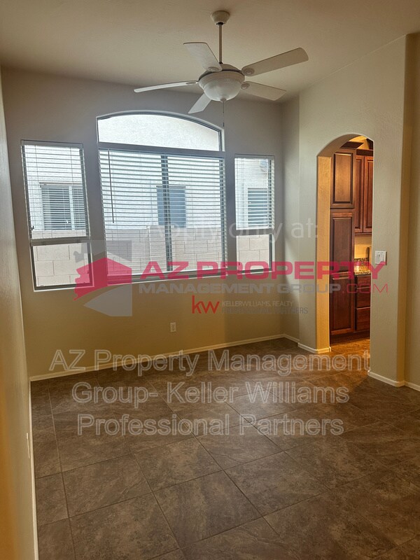 Building Photo - 16802 W Tonbridge St