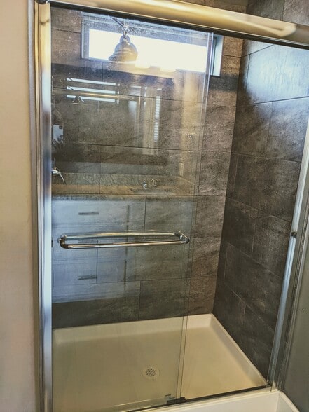 Building Photo - 700 Hawthorn Way