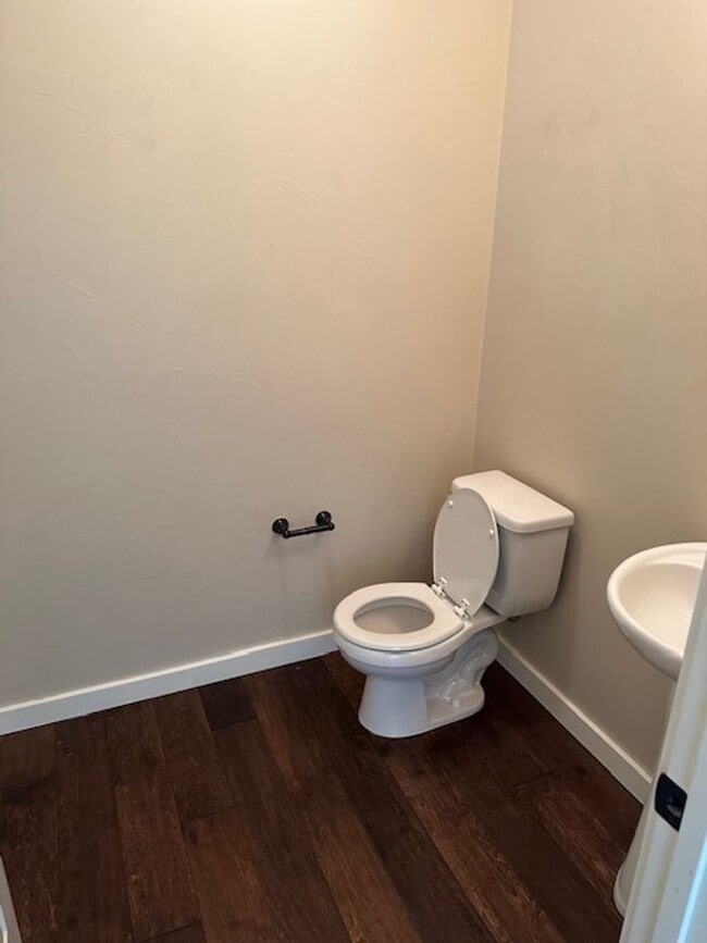 Building Photo - Townhouse