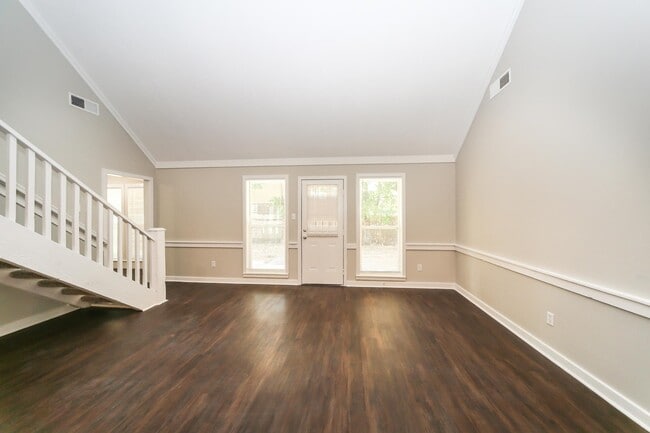 Building Photo - 6800 Cleary Dr