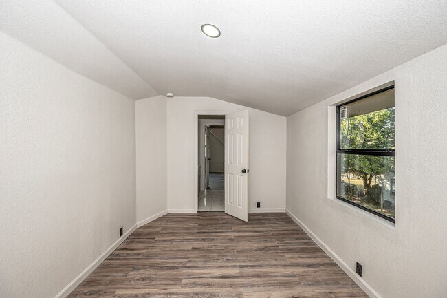 Building Photo - 731/735 8th Yellow Duplex