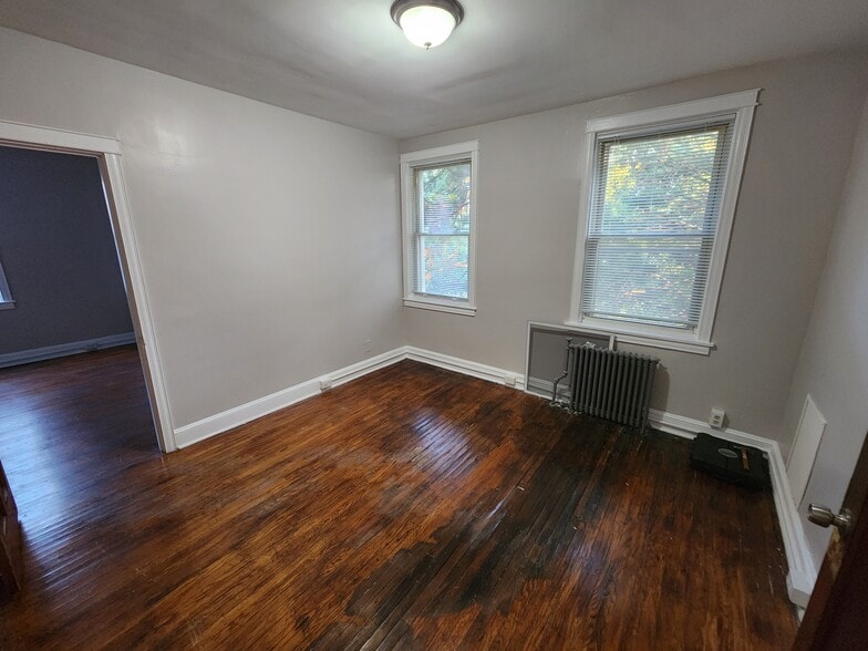 Building Photo - 301 Folcroft St