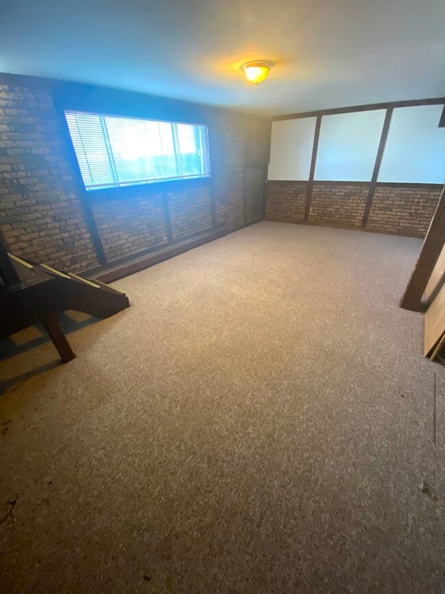 Building Photo - 1412 Willow Ln