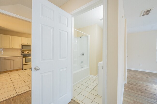 Building Photo - 38 Preston Ct