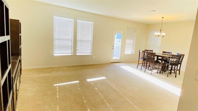 Building Photo - 607 Screech Owl Dr