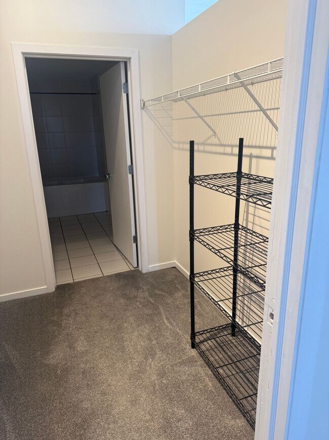 Building Photo - Modern Loft Living in University Village w...