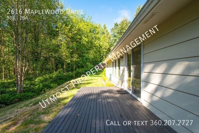 Building Photo - 2616 Maplewood Dr