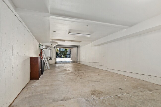 Building Photo - 148 W Marquita