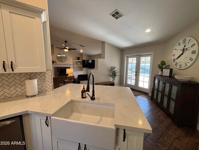 Building Photo - 2041 E Marquette Dr